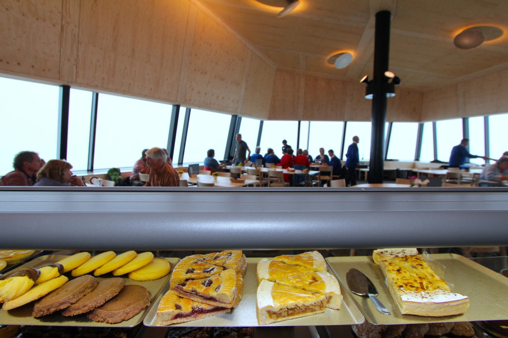 Restaurant d'altitude Weisshorn, Arosa, vitrine à gâteaux