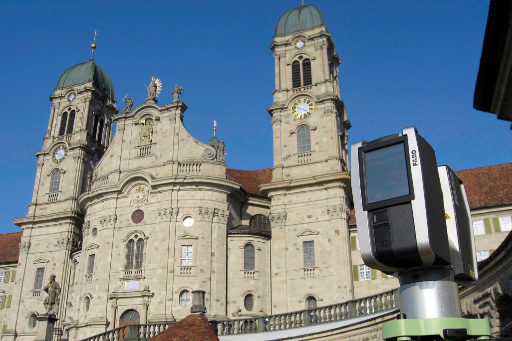 Mesure des arcades sur la place du monastère d'Einsiedeln, relevé HMQ du bâtiment