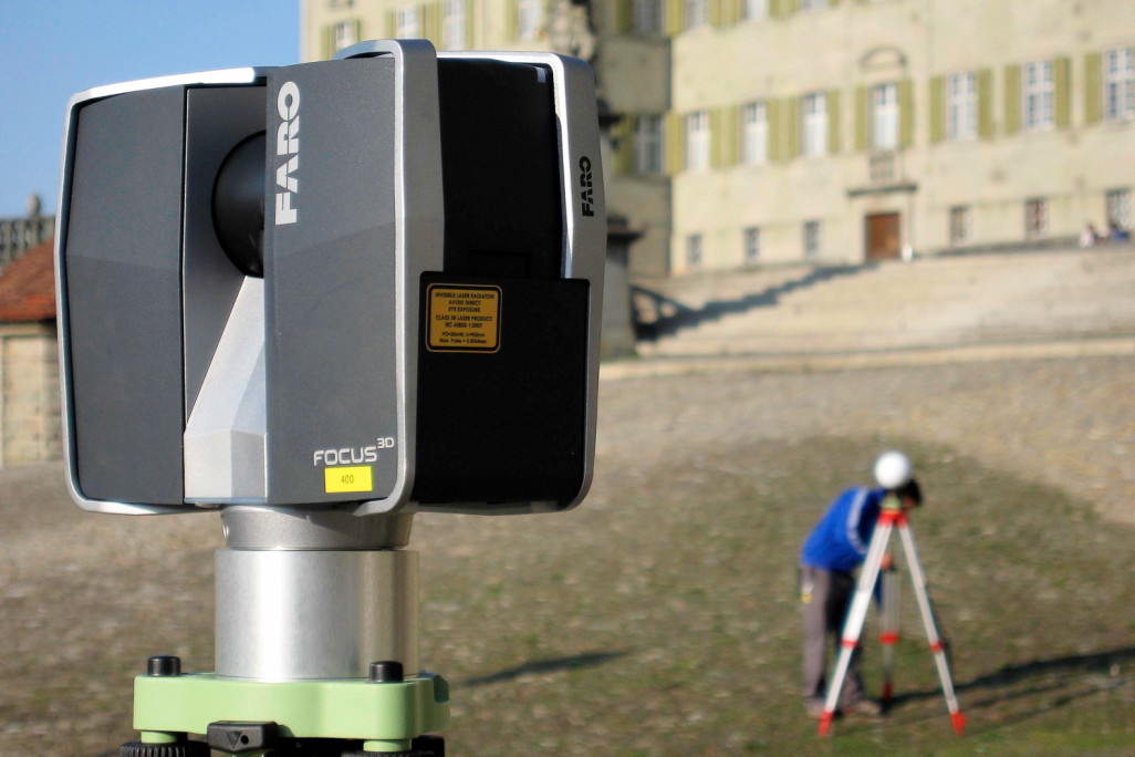 Mesure des arcades sur la place du monastère d'Einsiedeln, relevé HMQ du bâtiment