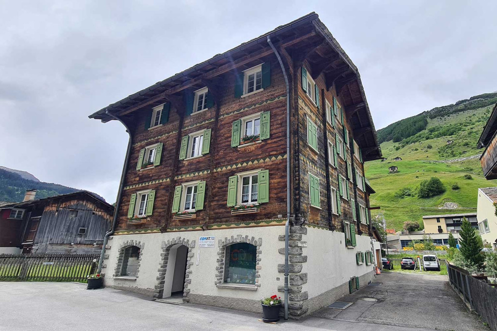 Relevé d'un bâtiment en bois à Vals GR, HMQ AG