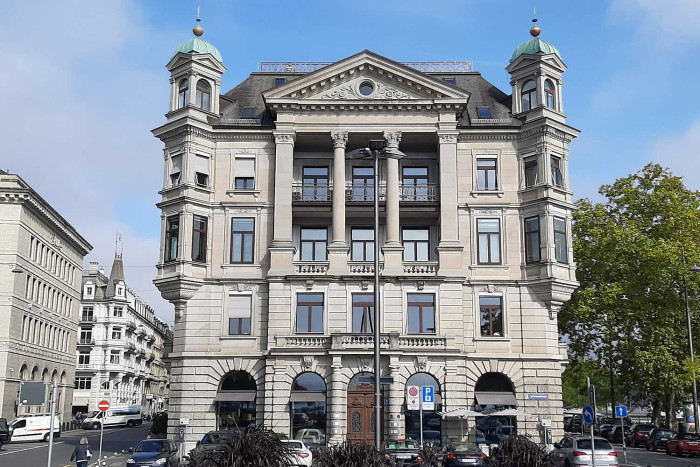 Immeuble commercial et résidentiel