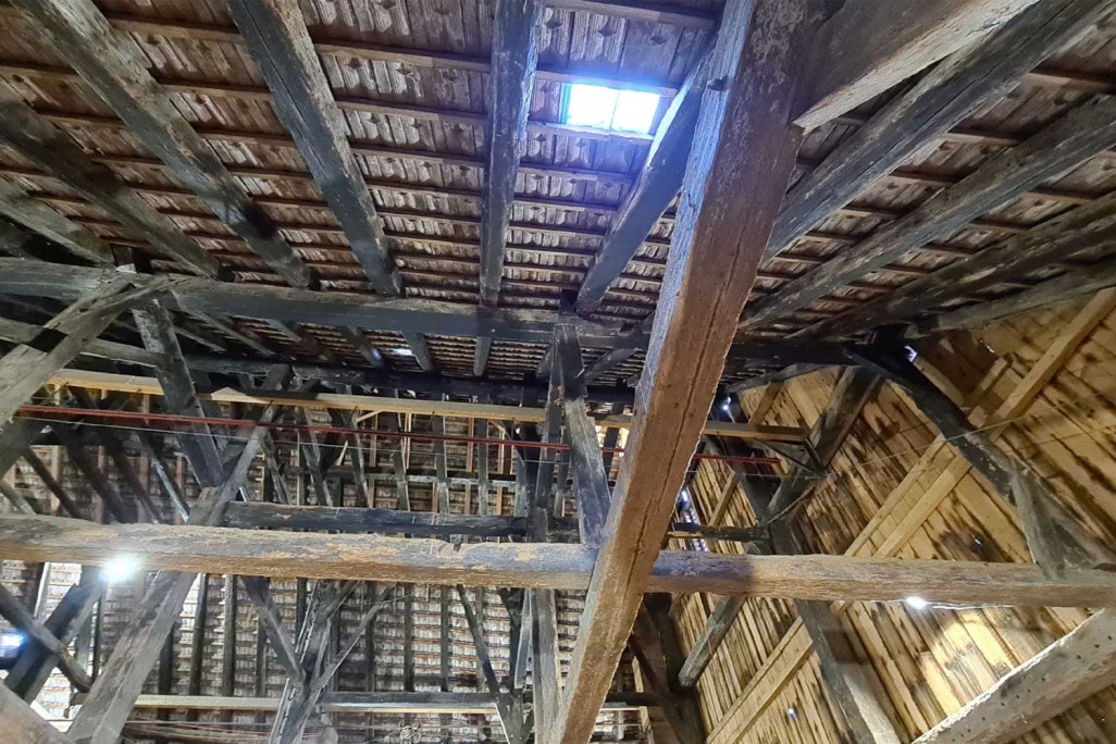 Mesure du bâtiment, construction du toit d'une grange à Zurich, HMQ AG