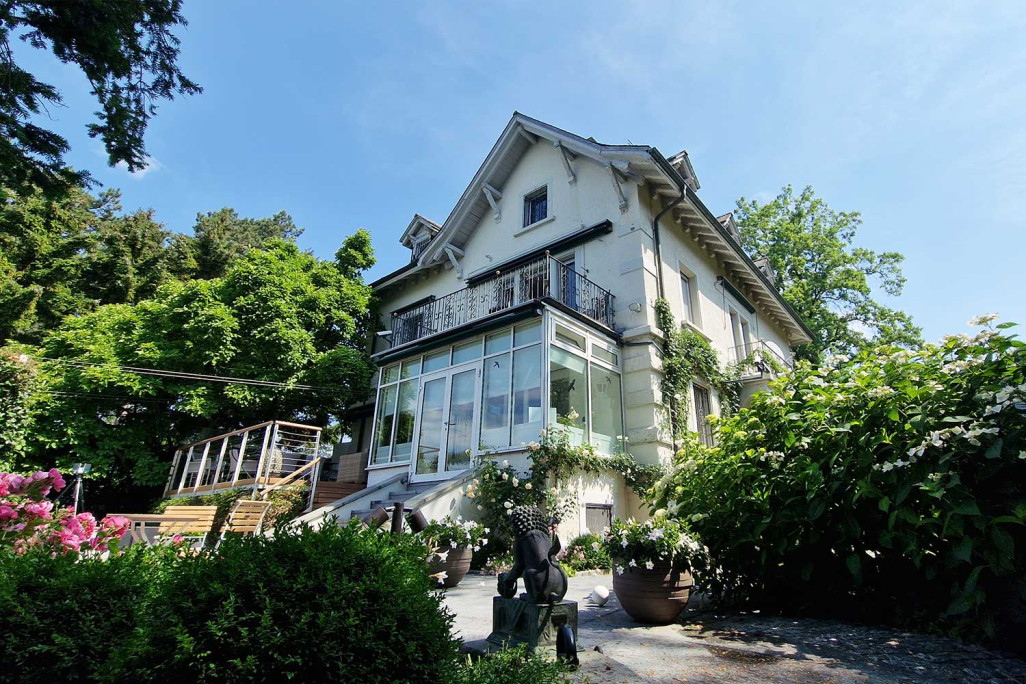 Mesure architecturale et création de données de planification 2D d'une villa au bord du lac à Küsnacht, HMQ AG