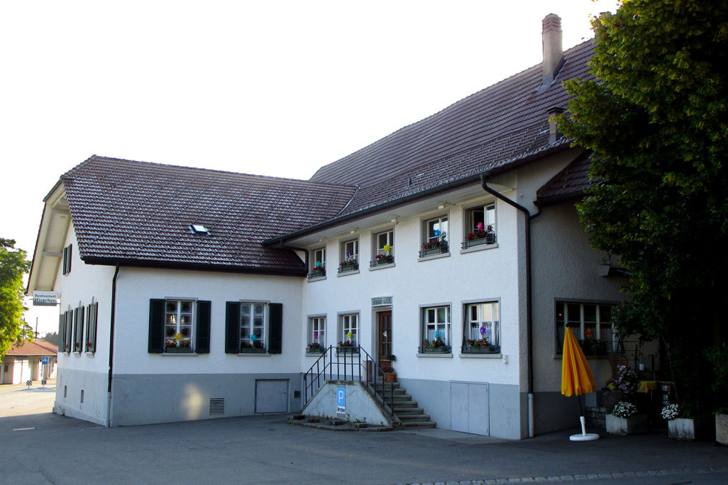 Vues de la façade du restaurant Hirschen à Mittelhäusern (BE)